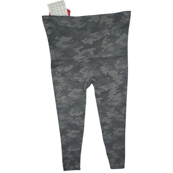 Spanx NWT Leggings Grn Camo Cropped Look at Me Now Seamless Leggings Size Medium - Picture 2 of 11